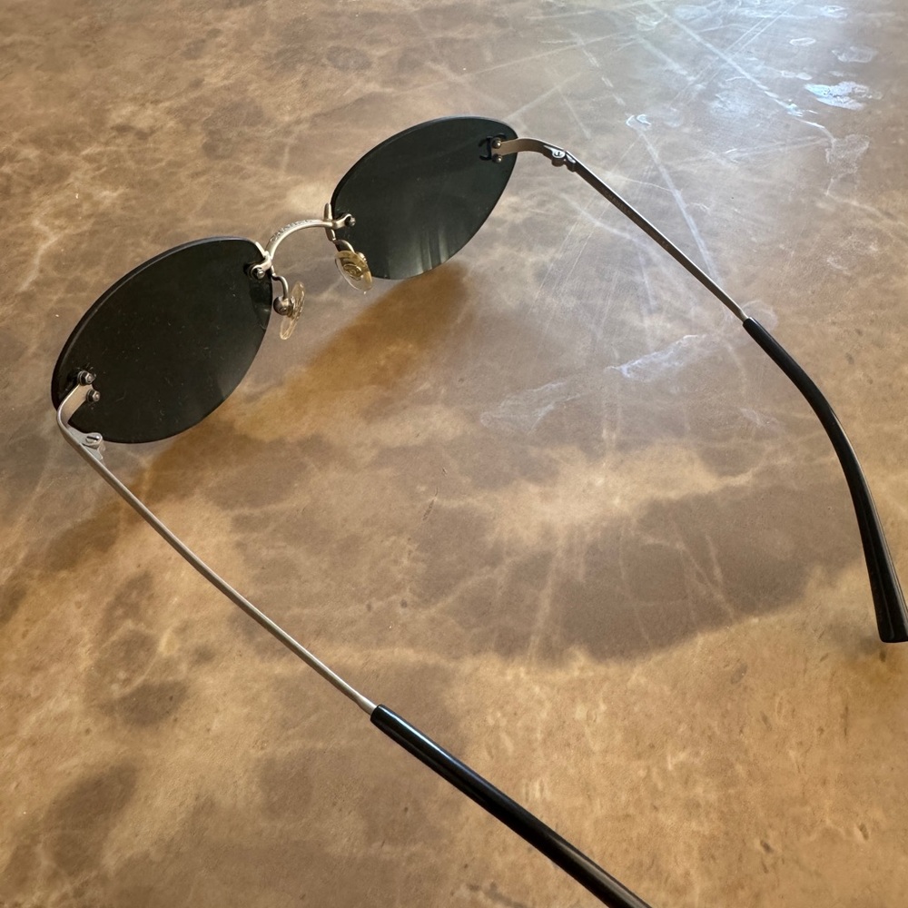 CHANEL vintage black cat eye sunglasses - Picture 5 of 5